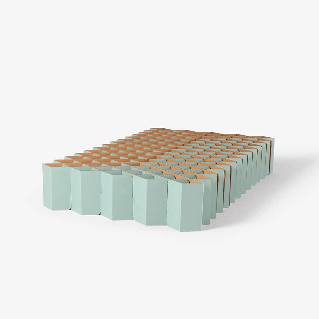 ROOM IN A BOX Bett 2.0 M/Salbei: Klappbett aus Wellpappe 120 140 x 200 cm und Zwischengrößen. Auch als Gästebett. Lattenrost Nicht nötig.