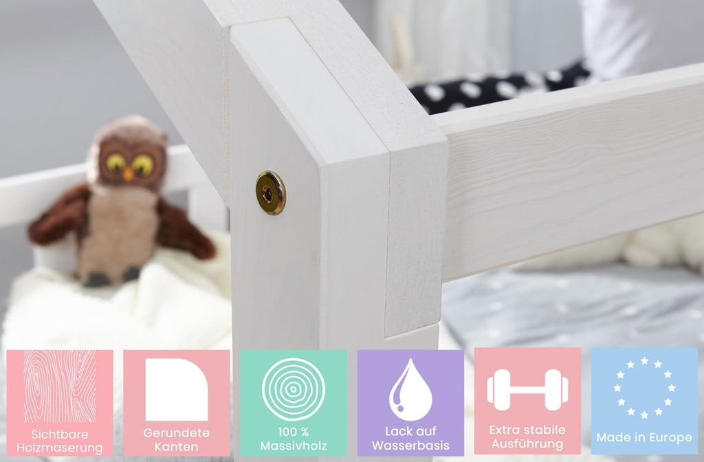 TiCAA Kinderbett Hausbett Kay 90x200 cm, 100x200 cm, 120x200 cm, 140x200 für Jungen & Mädchen, inkl. Rolllattenrost, Rausfallschutz variabel, Montessori Bett weiß aus Kiefer Massivholz