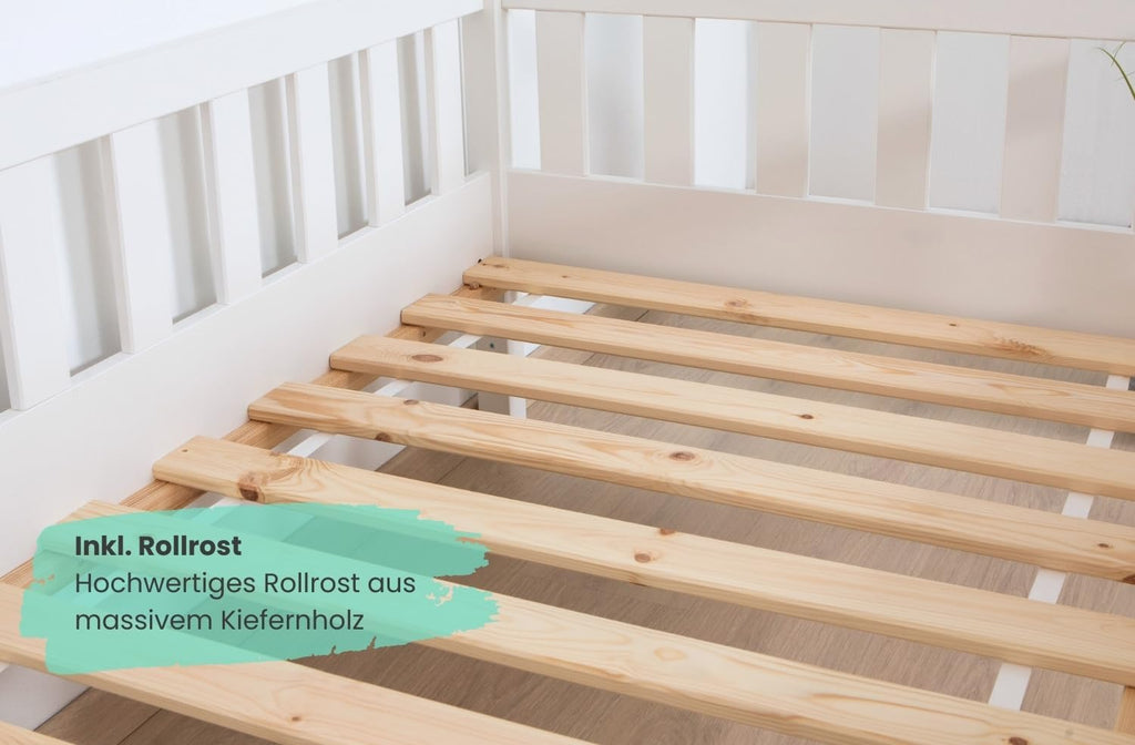 TiCAA Kinderbett Hausbett Kay 90x200 cm, 100x200 cm, 120x200 cm, 140x200 für Jungen & Mädchen, inkl. Rolllattenrost, Rausfallschutz variabel, Montessori Bett weiß aus Kiefer Massivholz